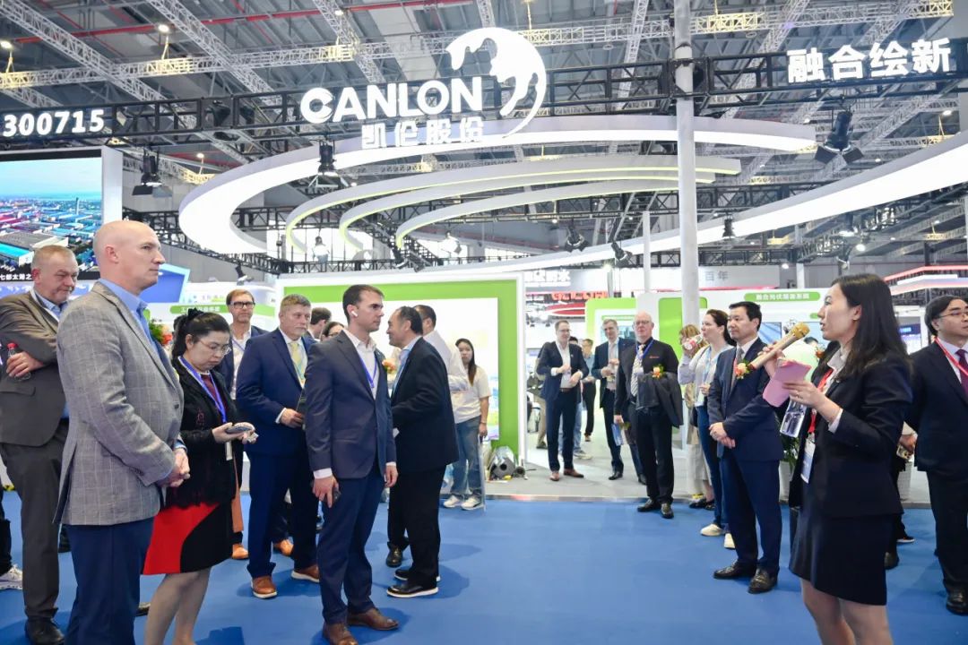 Зарубежные делегации посетили стенд CANLON