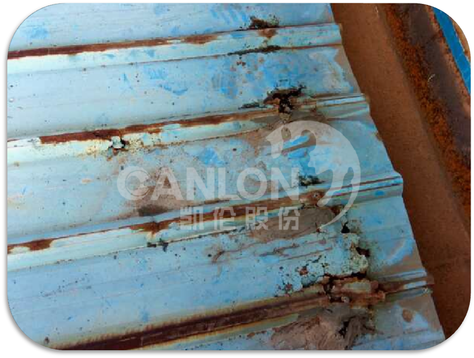  крыши из стальных листов традиционного цвета.