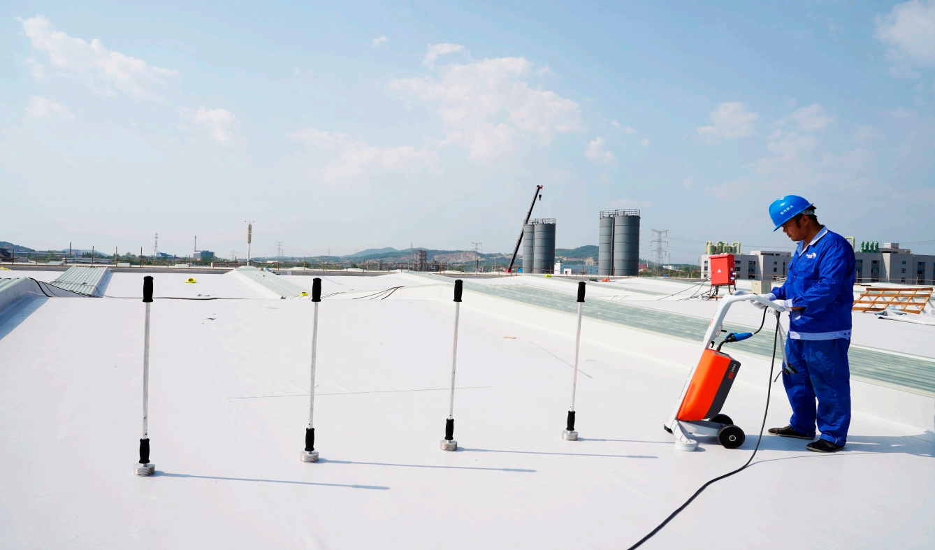 Процесс монтажа кровельных мембран ПВХ