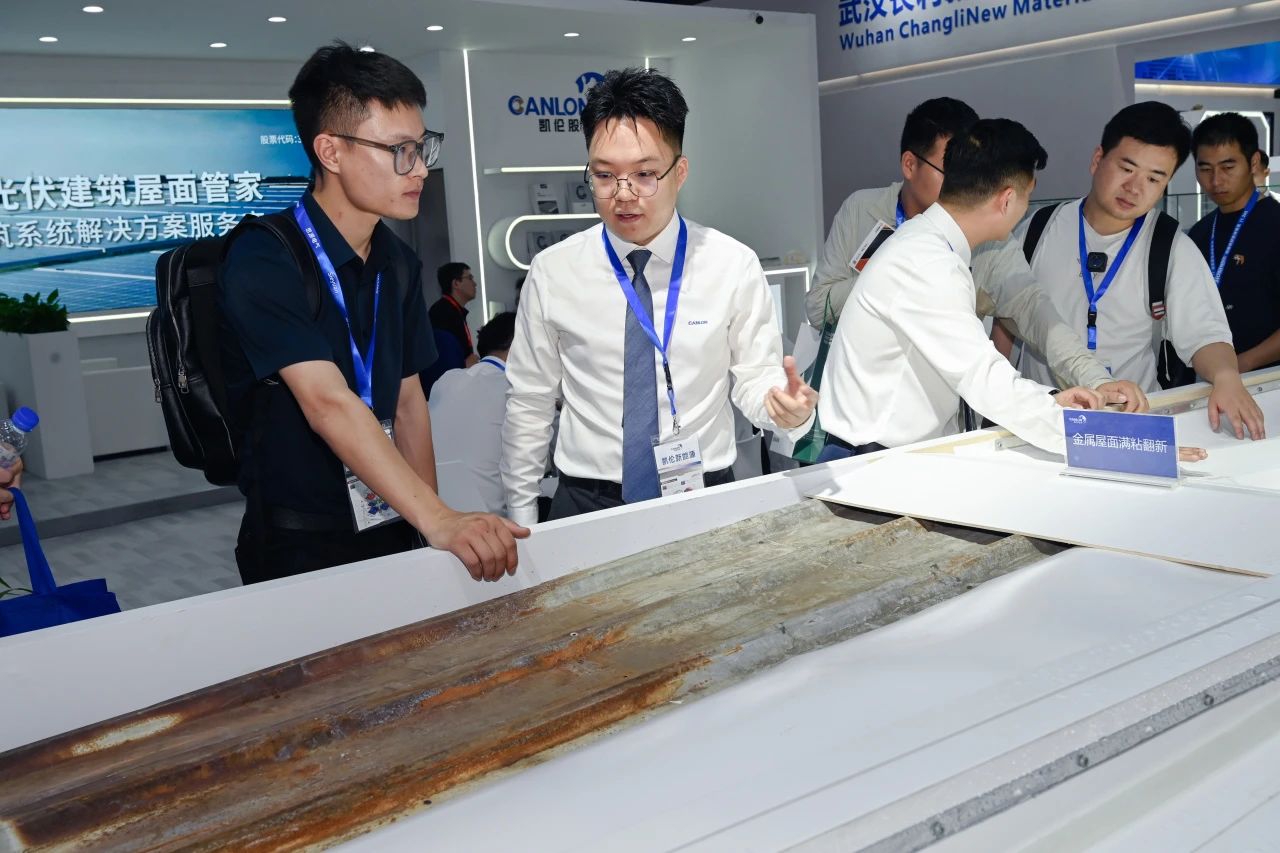 Зарубежные клиенты посетили стенд Canlon на выставке SNEC в Шанхае