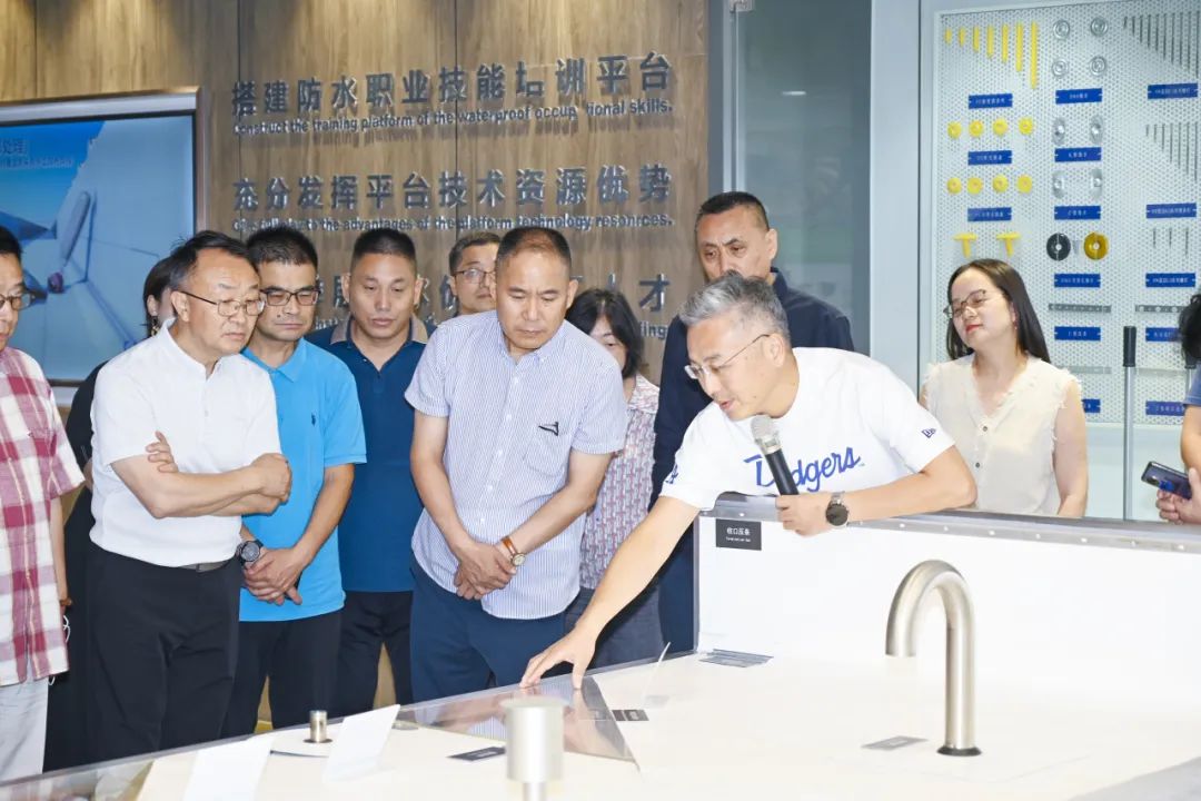 гости-выпускники посетили Научно-исследовательский институт перспективных технологий CANLON